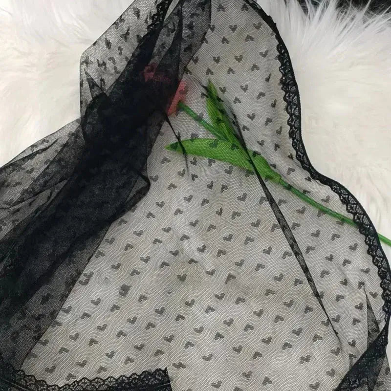 تنورة نسائية من الدانتيل والتول بتصميم عتيق