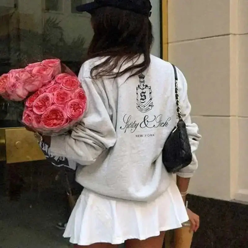 سويت شيرت نسائي بطبعة حروف عتيقة برقبة دائرية