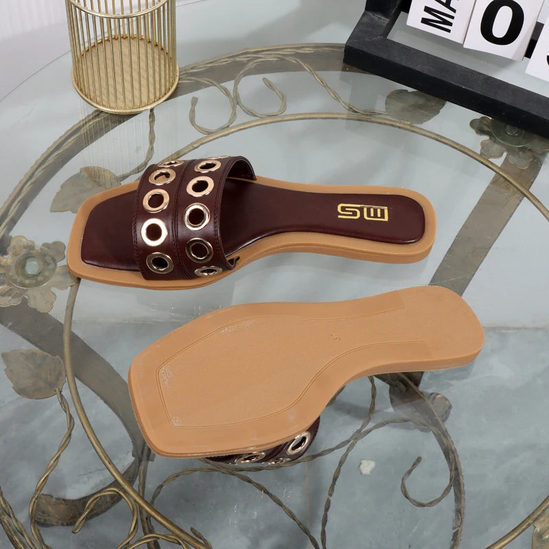 صنادل نسائية صيفية مسطحة مربعة الشكل