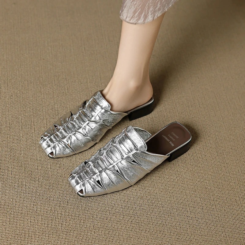 صنادل نسائية بكعب عريض من الجلد