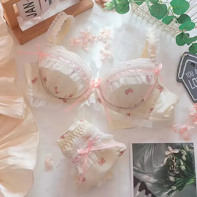 شورتات نسائية من الدانتيل