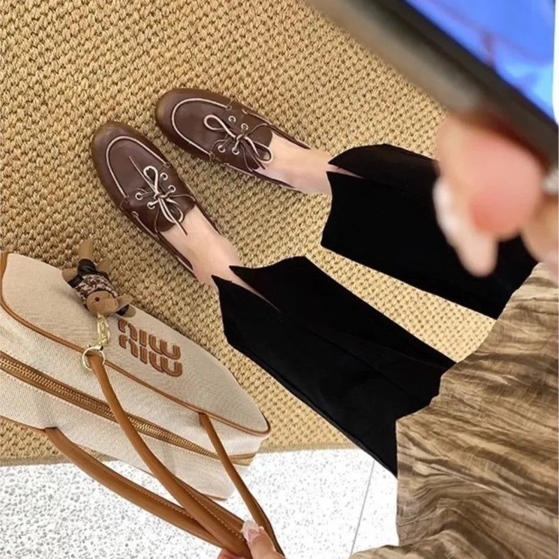 أحذية نسائية بدون كعب - حذاء مسطح برباط من الجلد الطبيعي 2025