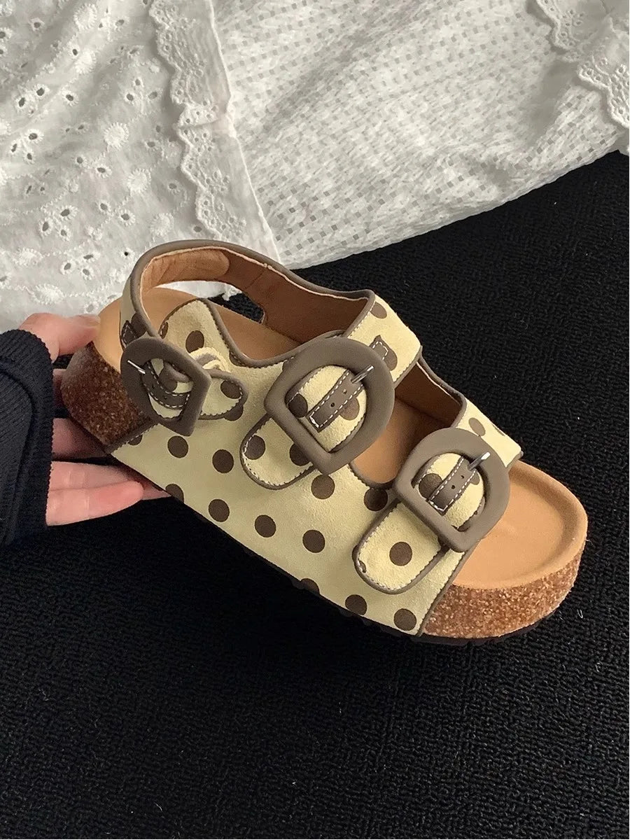 صنادل نسائية مسطحة بكعب عالٍ صيفية