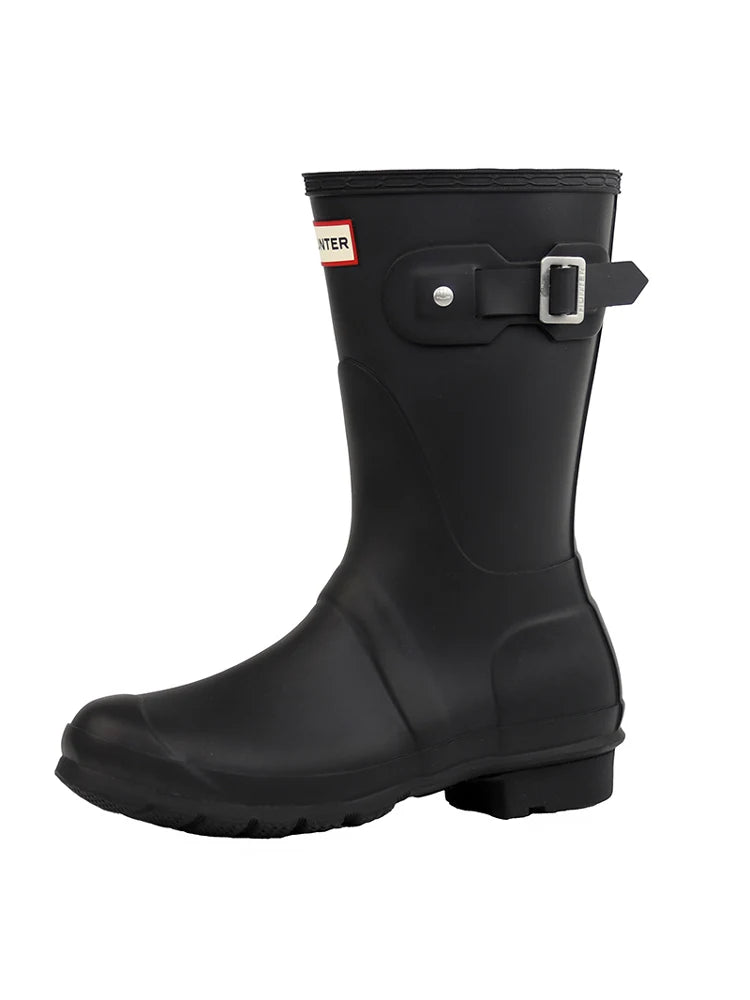 حذاء نسائي من الجلد المطرز حتى منتصف الساق