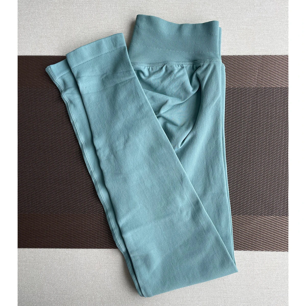 بنطال يوغا ضيق بدون درزات للنساء