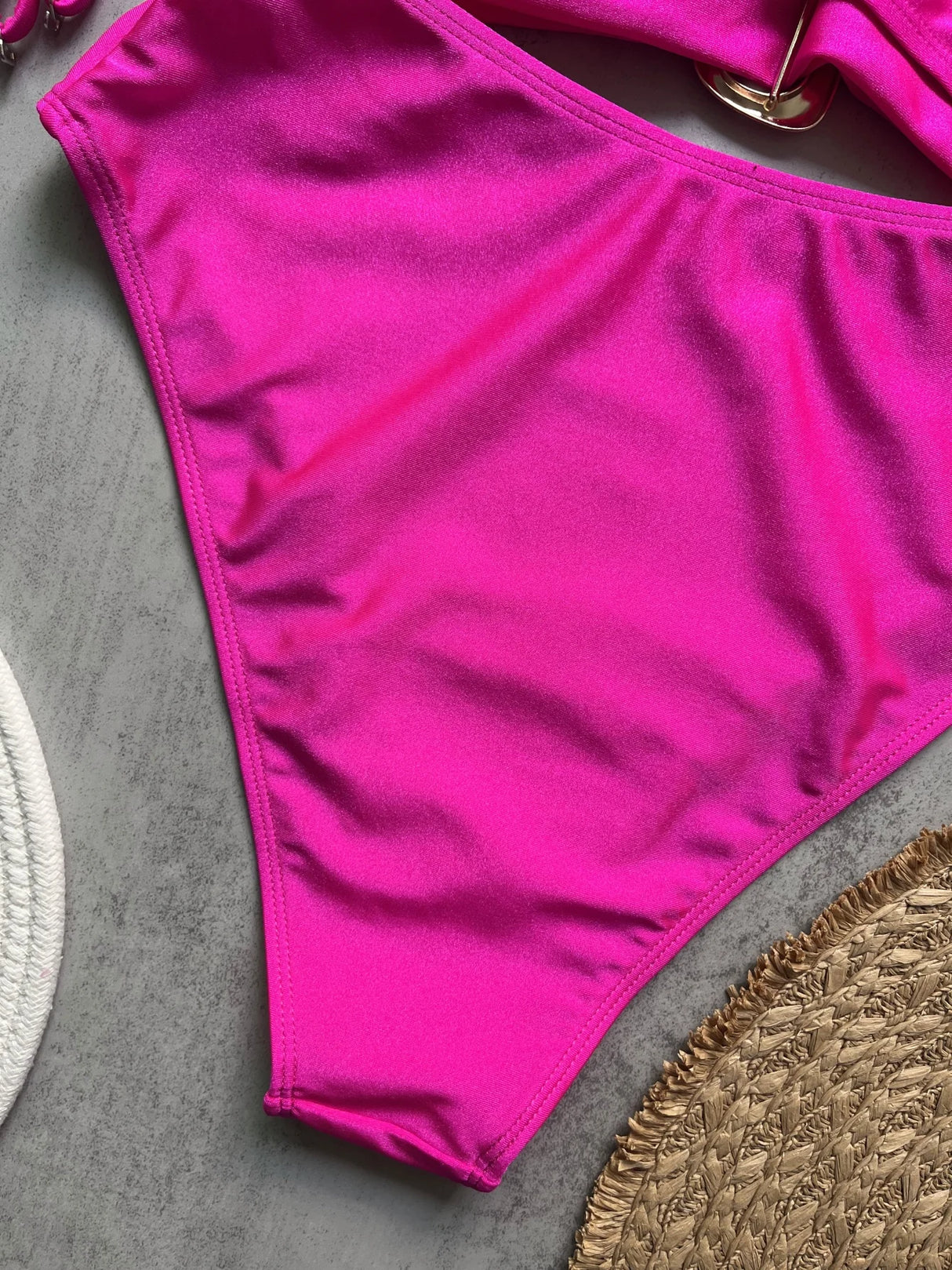 ملابس سباحة نسائية باندو بحلقة معدنية