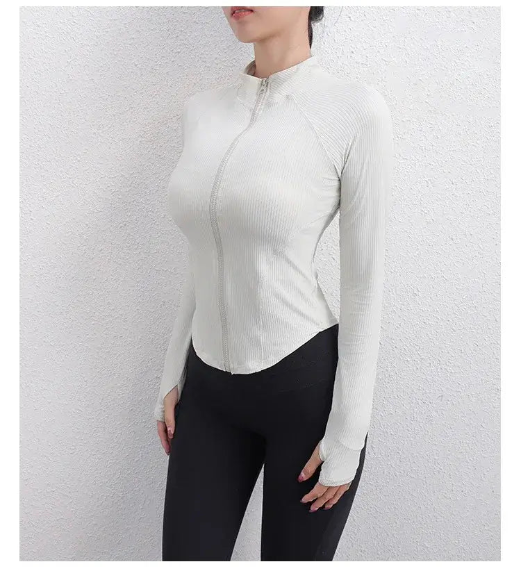 سترة جري نسائية بأكمام طويلة ومزخرفة