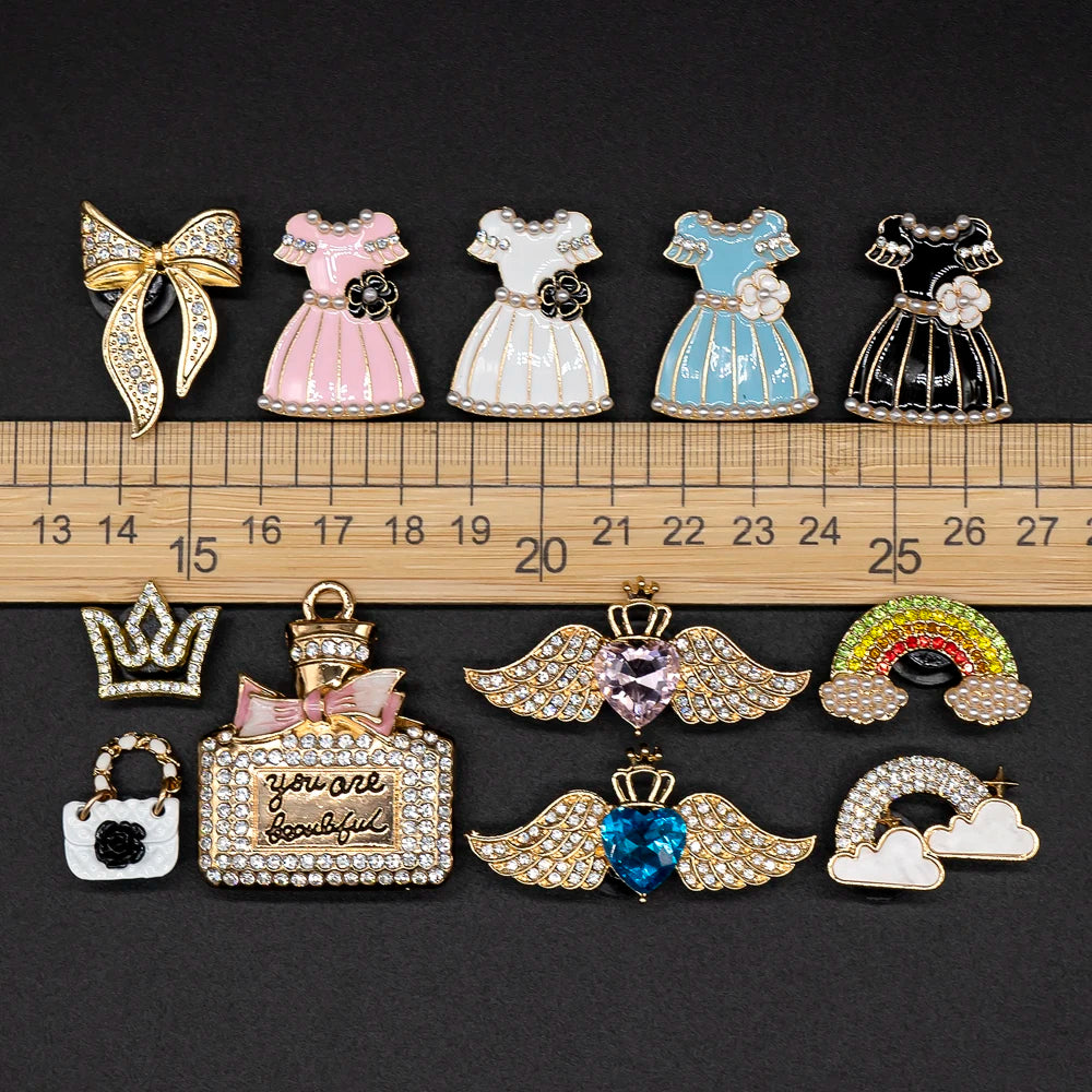 إكسسوارات أحذية معدنية مصممة للنساء