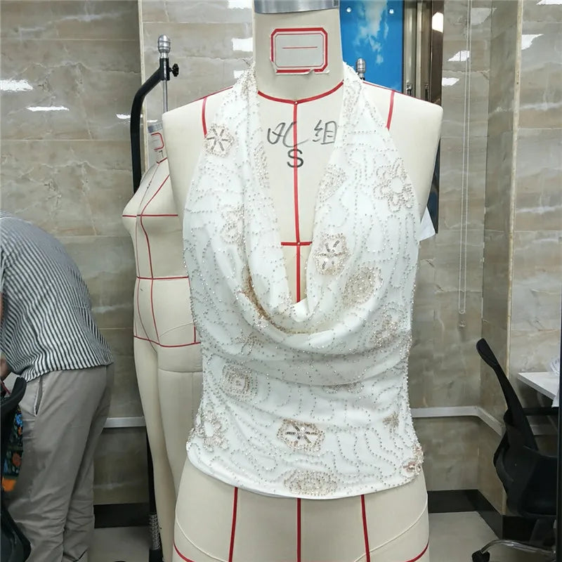 بلوزة نسائية بدون أكمام ذات ترتر عميق على شكل حرف V