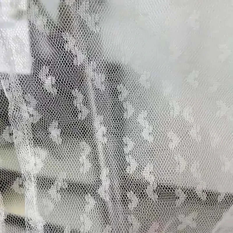 تنورة نسائية من الدانتيل والتول بتصميم عتيق