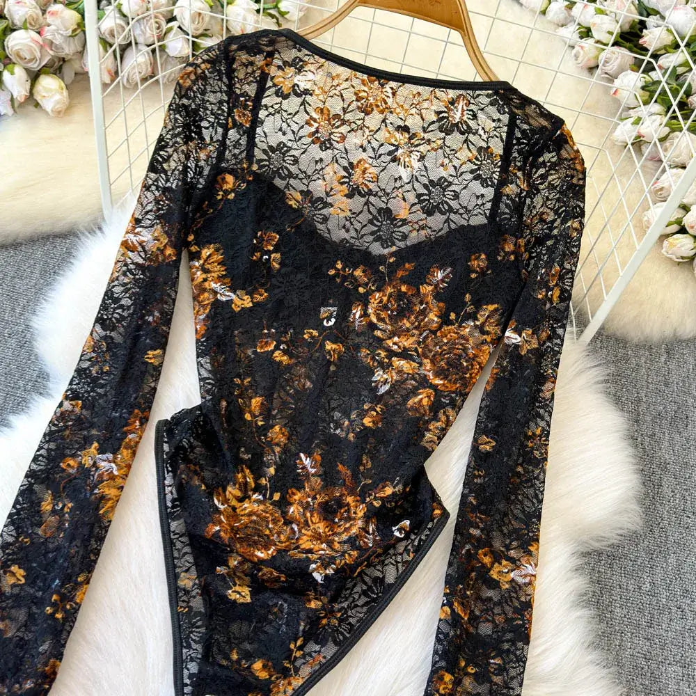 بدلة جسم نسائية مطبوعة بشبكة ورقبة مربعة