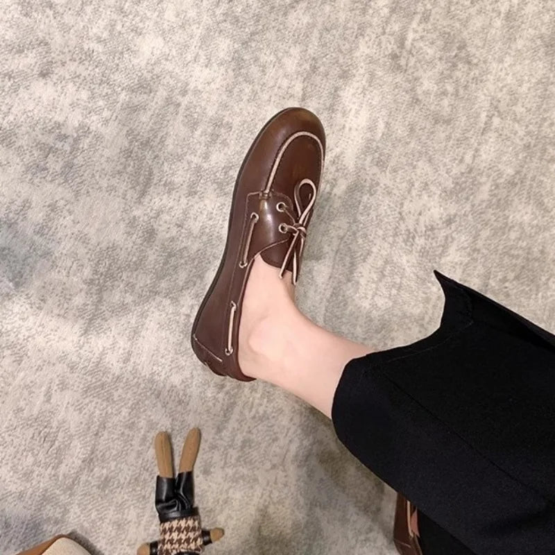 أحذية نسائية بدون كعب - حذاء مسطح برباط من الجلد الطبيعي 2025