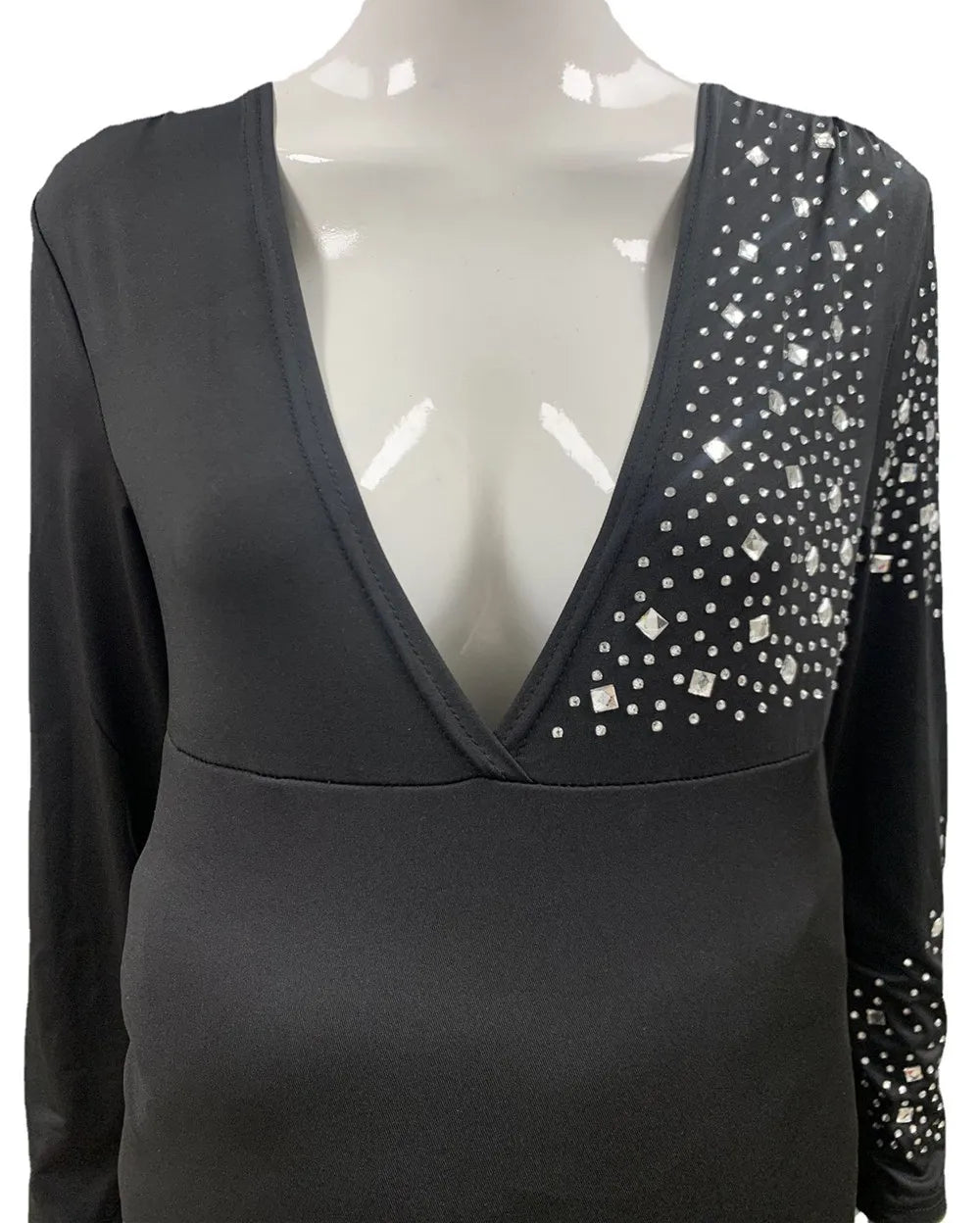 Elegant party maternity dress with v-neck and embellished sleeve, perfect for summer photography.