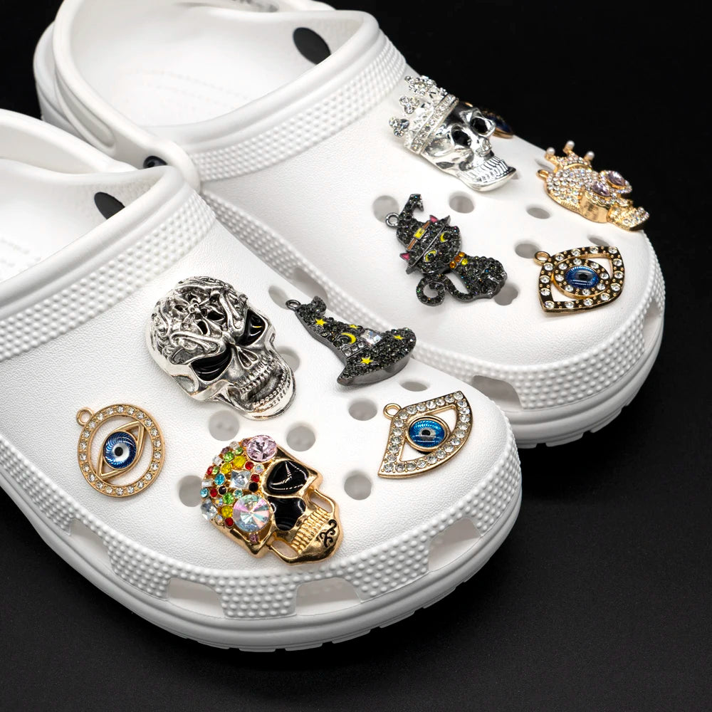 زينة أحذية نسائية على شكل جمجمة مع مشابك معدنية