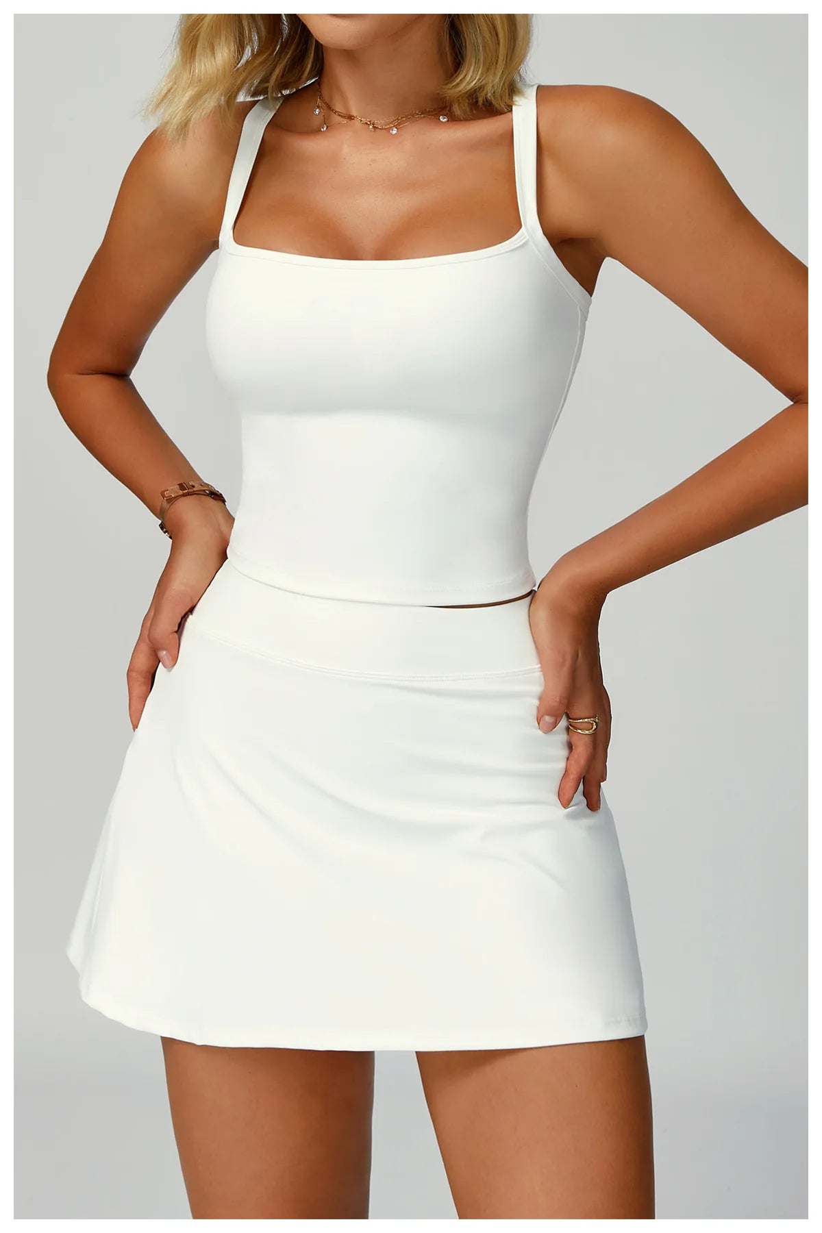 طقم تنورة تنس رياضية للنساء