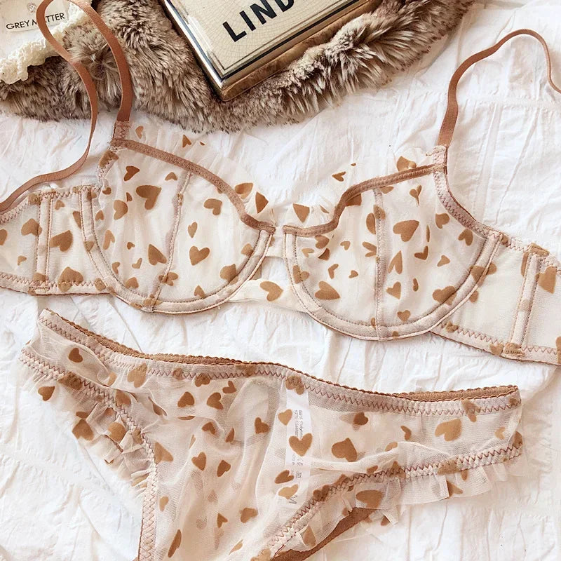 مجموعة ملابس داخلية نسائية شبكية على شكل قلب