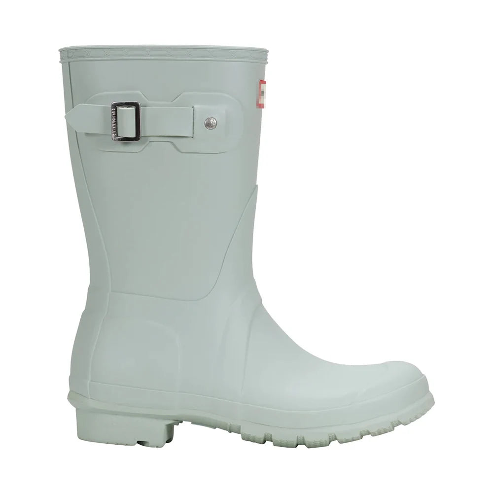 حذاء نسائي من الجلد المطرز حتى منتصف الساق