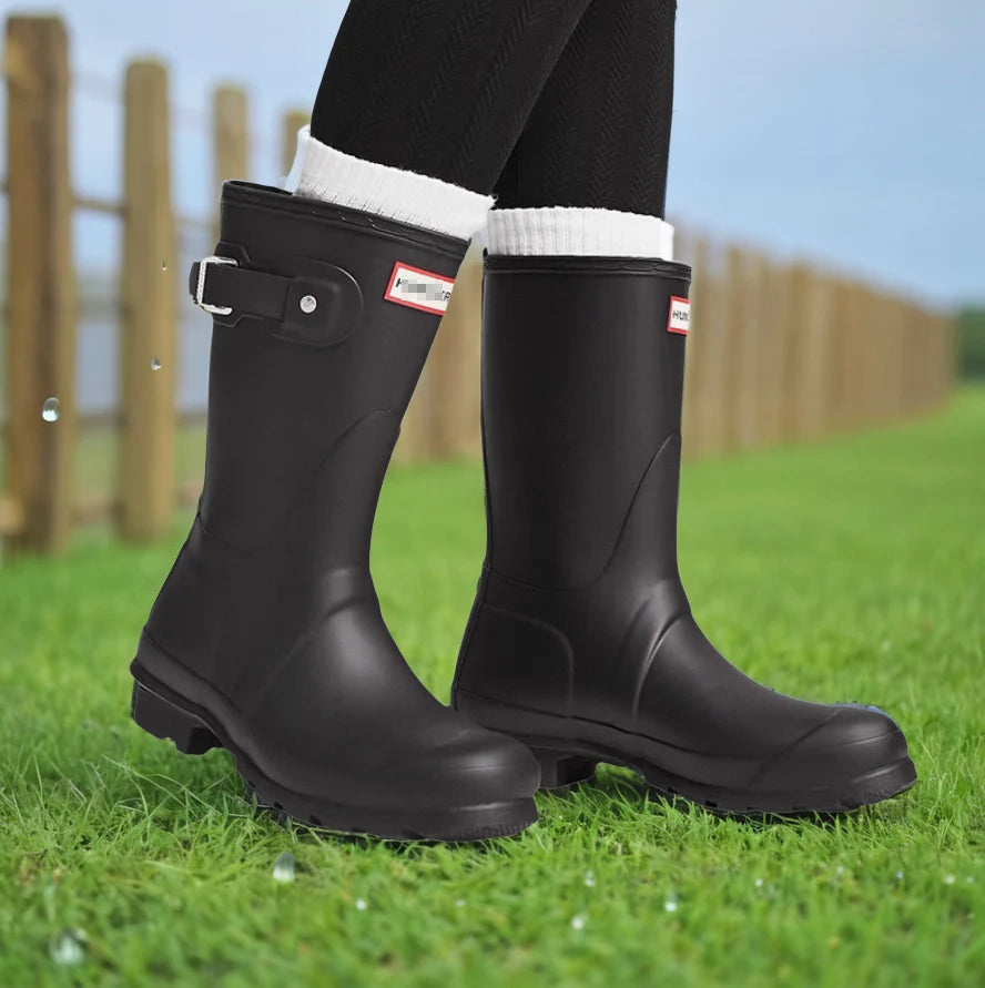 حذاء نسائي من الجلد المطرز حتى منتصف الساق