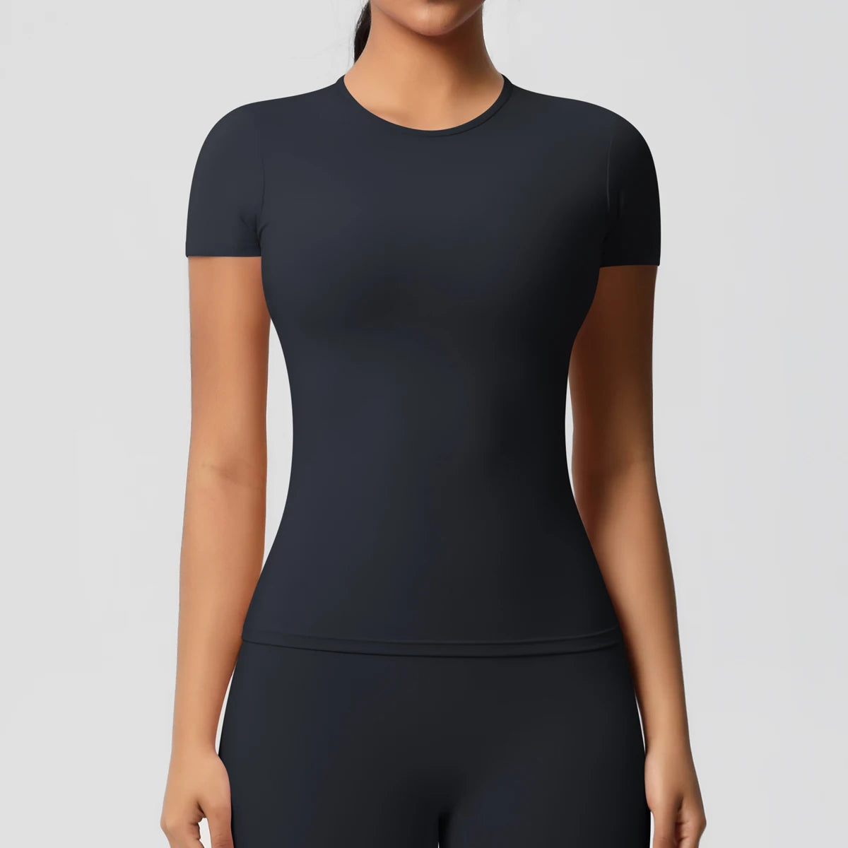 بلوزة رياضية نسائية مرنة وسريعة الجفاف