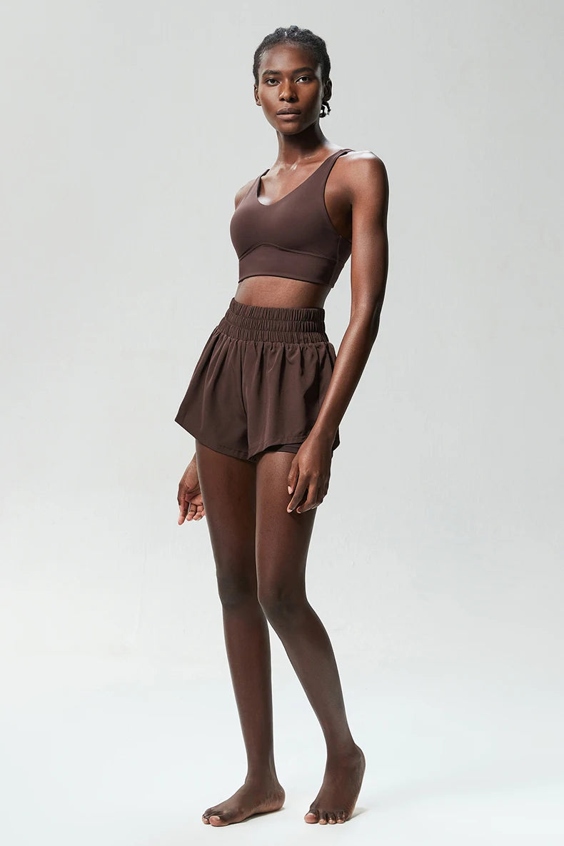 مجموعة رياضية سريعة الجفاف للنساء في الهواء الطلق