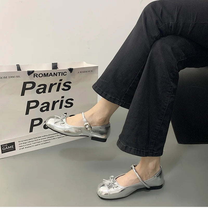 أحذية نسائية فاخرة بدون رباط من ماركة لوفرز