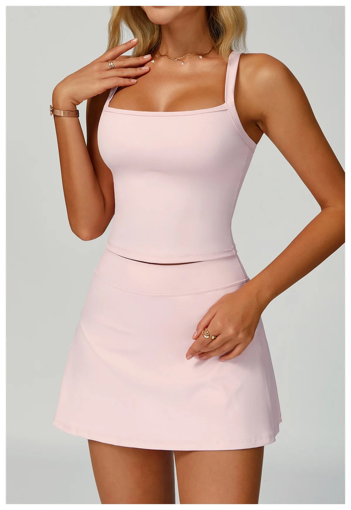 طقم تنورة تنس رياضية للنساء