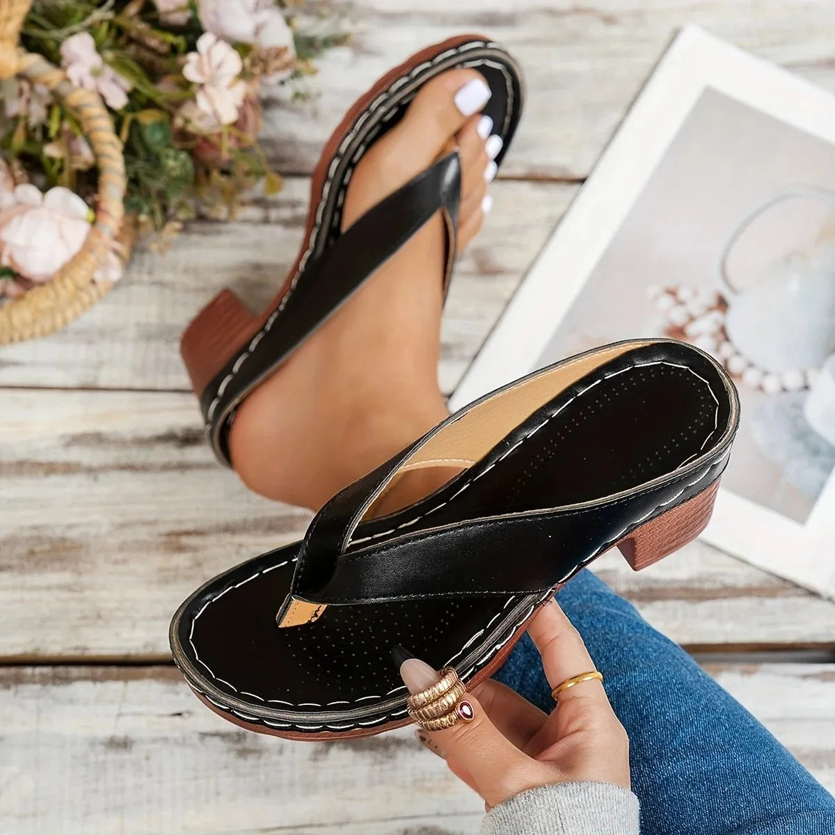 شبشب نسائي واسع الأصابع