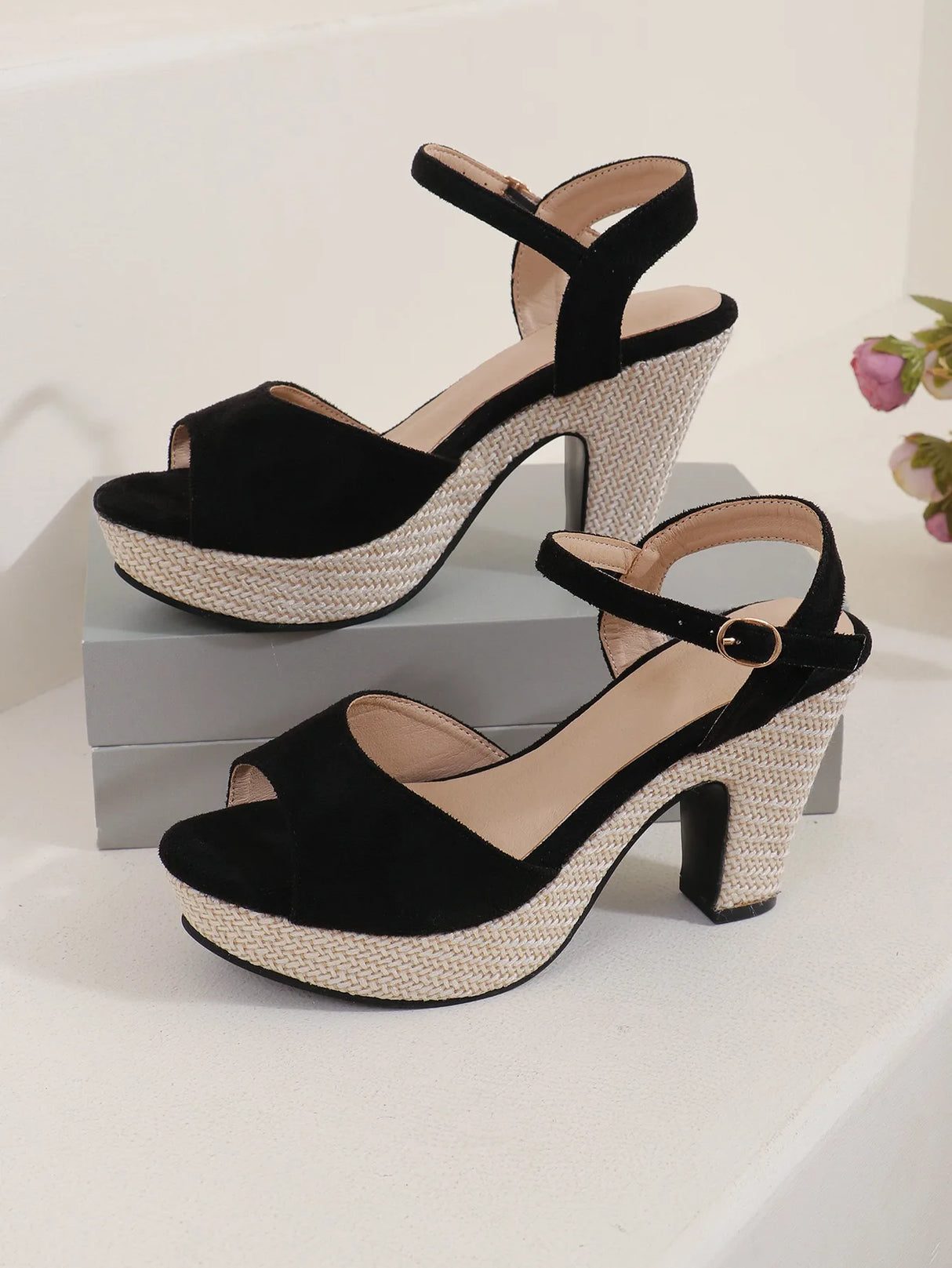 حذاء بكعب سميك وأصابع قدم سمكية - صيف 2025