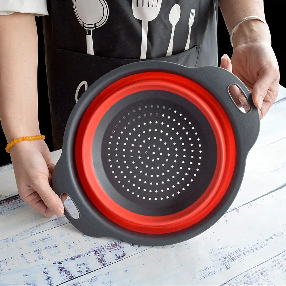 Eco-friendly silicone colander in black and red, ideal for washing fruits and vegetables, collapsible design.