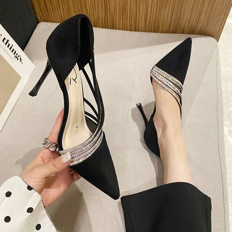 Autumn Evening Party Pumps – Nude, Black & Gold 2025