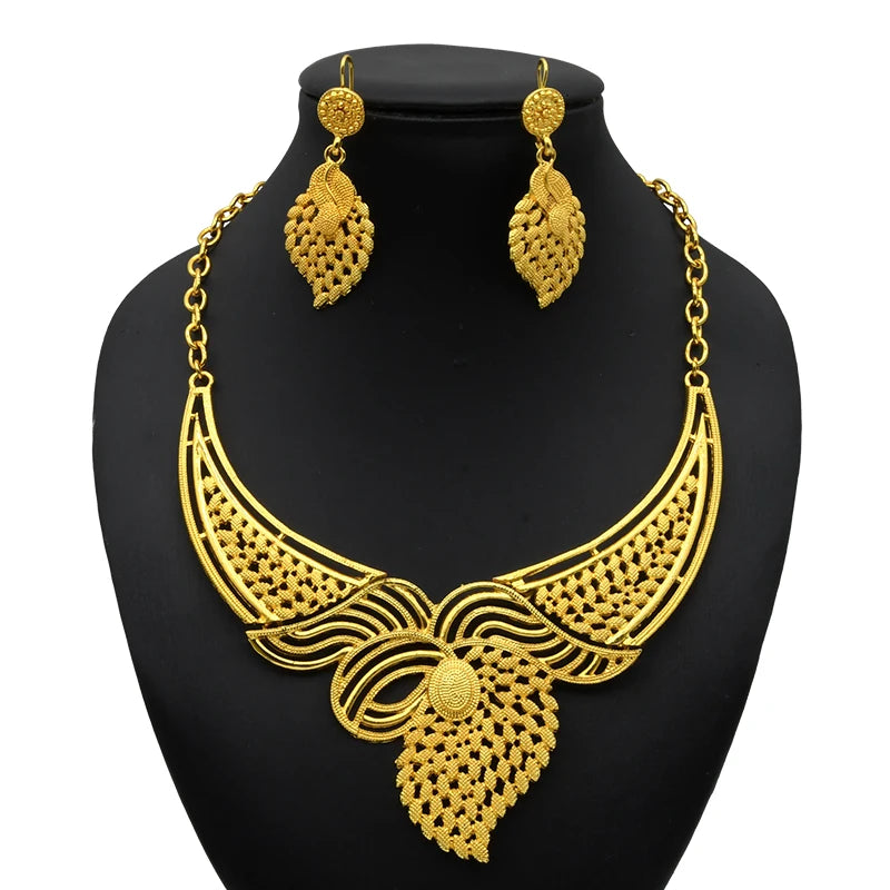 Luxury Indian bridal jewelry necklace set with intricate design, featuring matching earrings, ideal for weddings.