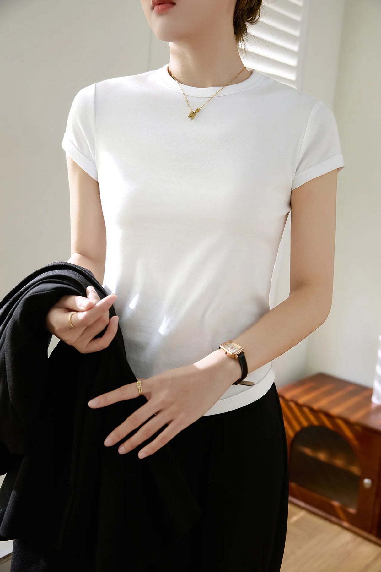 تي شيرت نسائي بطبعة ملونة