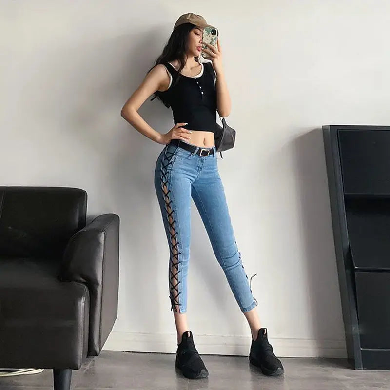 HippieFit™ – Slim Fit Denim Capris (Cropped, Pockets, Blue Basics)