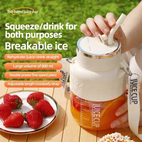 Wireless portable juicing bucket with adjustable strap, 800ml capacity, designed for easy hydration and fruit juicing.