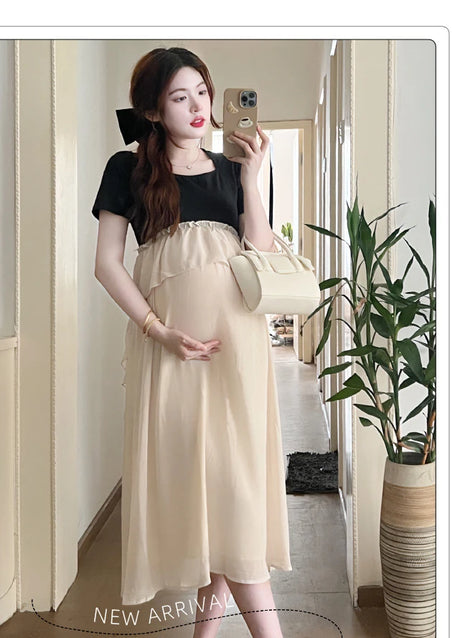 Short sleeve maternity dress for photoshoots, featuring black top and beige bottom, perfect for summer casual wear.