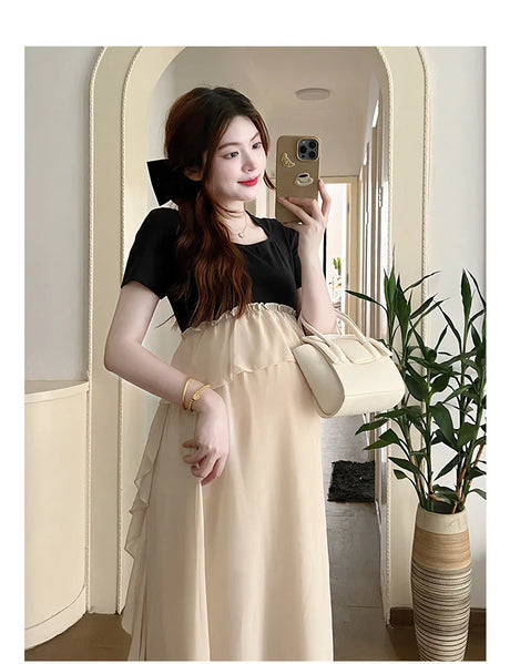 Short sleeve maternity dress in beige and black, perfect for summer photoshoots and casual outings.