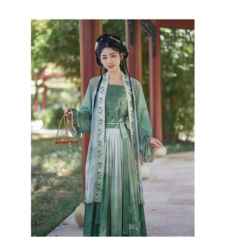 Women’s Hanfu cosplay in elegant green dress with traditional styling, showcasing Asian-inspired fashion.