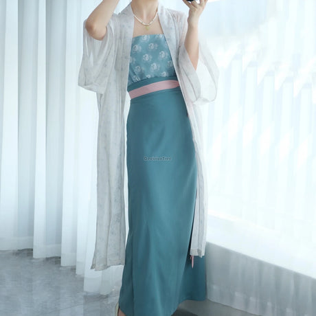 Women wearing a Song Dynasty Hanfu Retro three-piece outfit with floral patterns and elegant design.