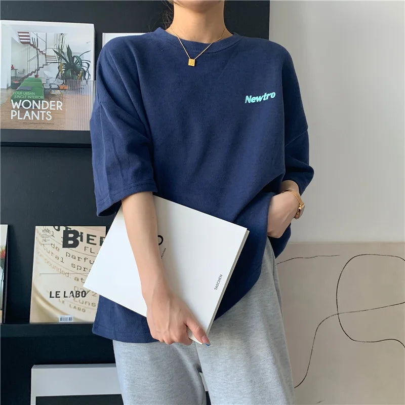 Oversized Harajuku streetwear tee in navy blue with 'Newtro' print, styled with gray sweatpants, perfect for casual wear.