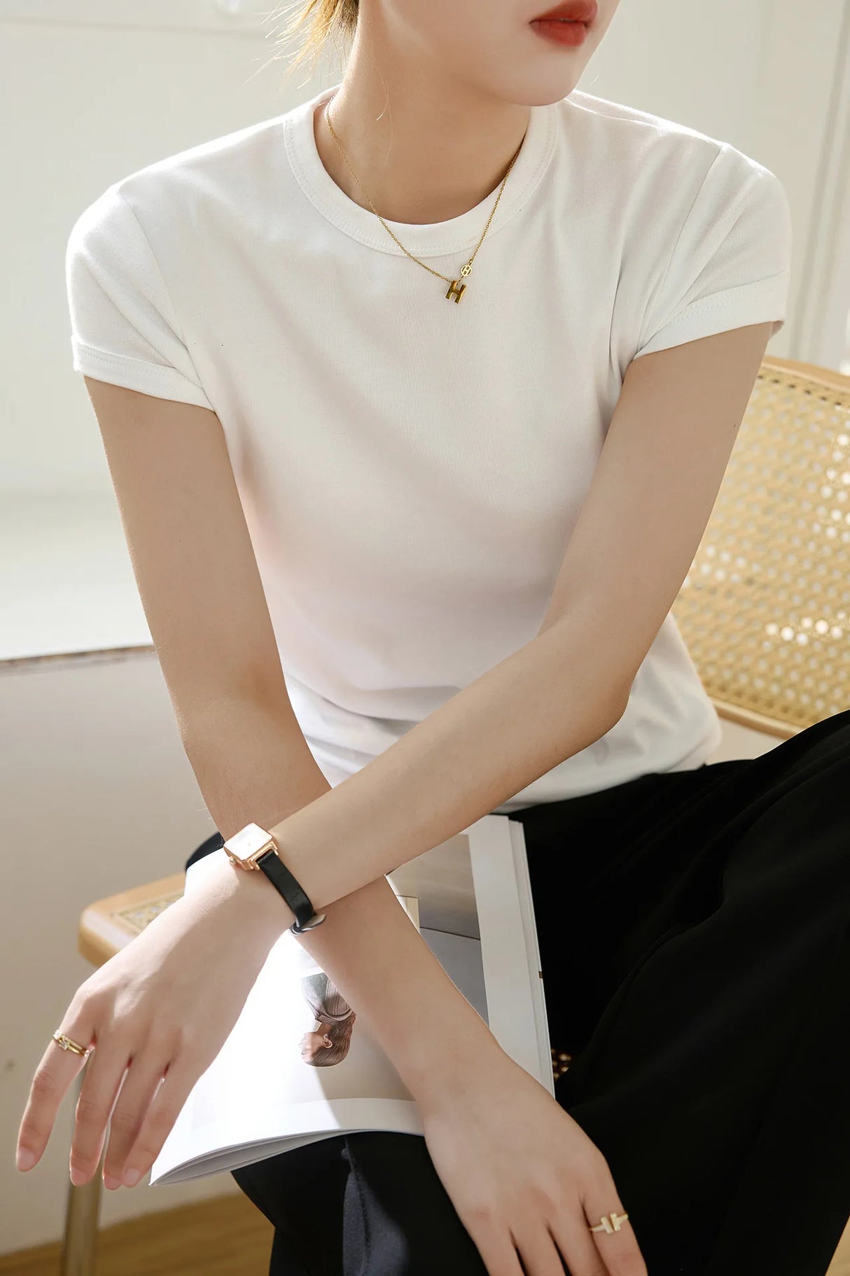 تي شيرت نسائي بطبعة ملونة