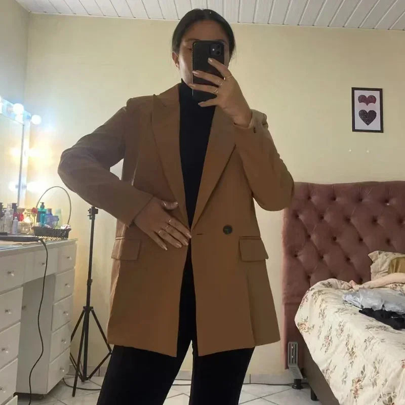 MetroChic™ – Tailored Casual Blazer (2025 Office Fit, Fashion-Forward Design)