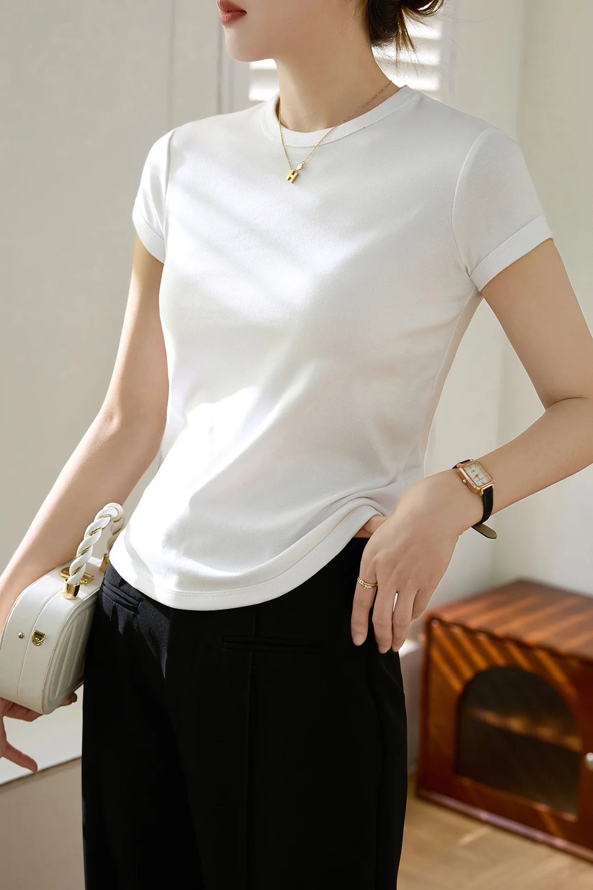 تي شيرت نسائي بطبعة ملونة