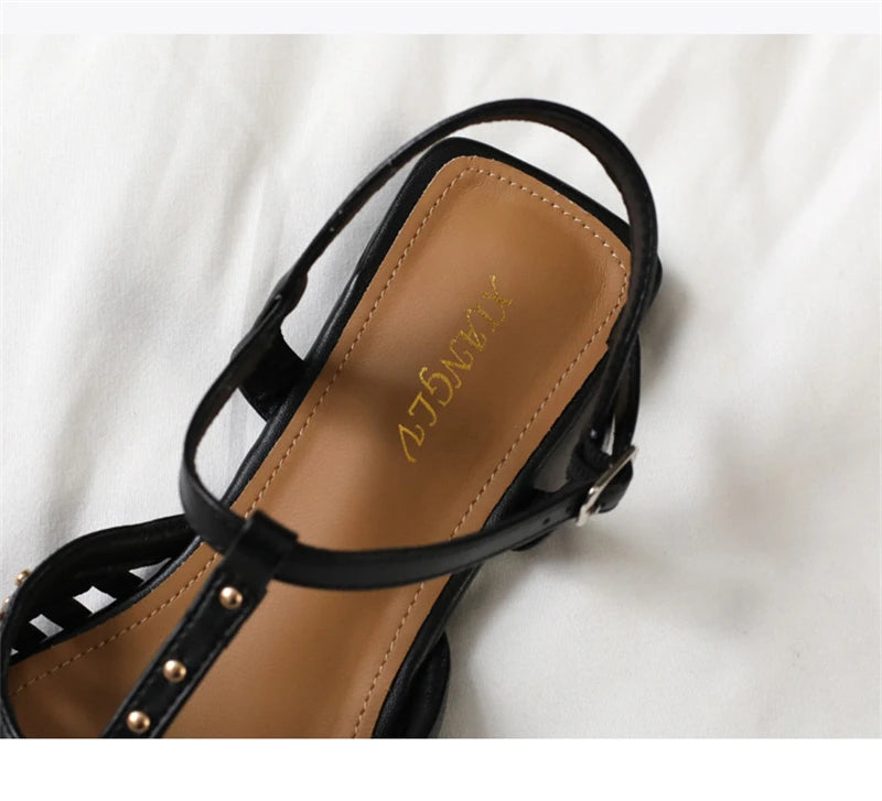 Women’s Pointed Toe Flat Roman Sandals