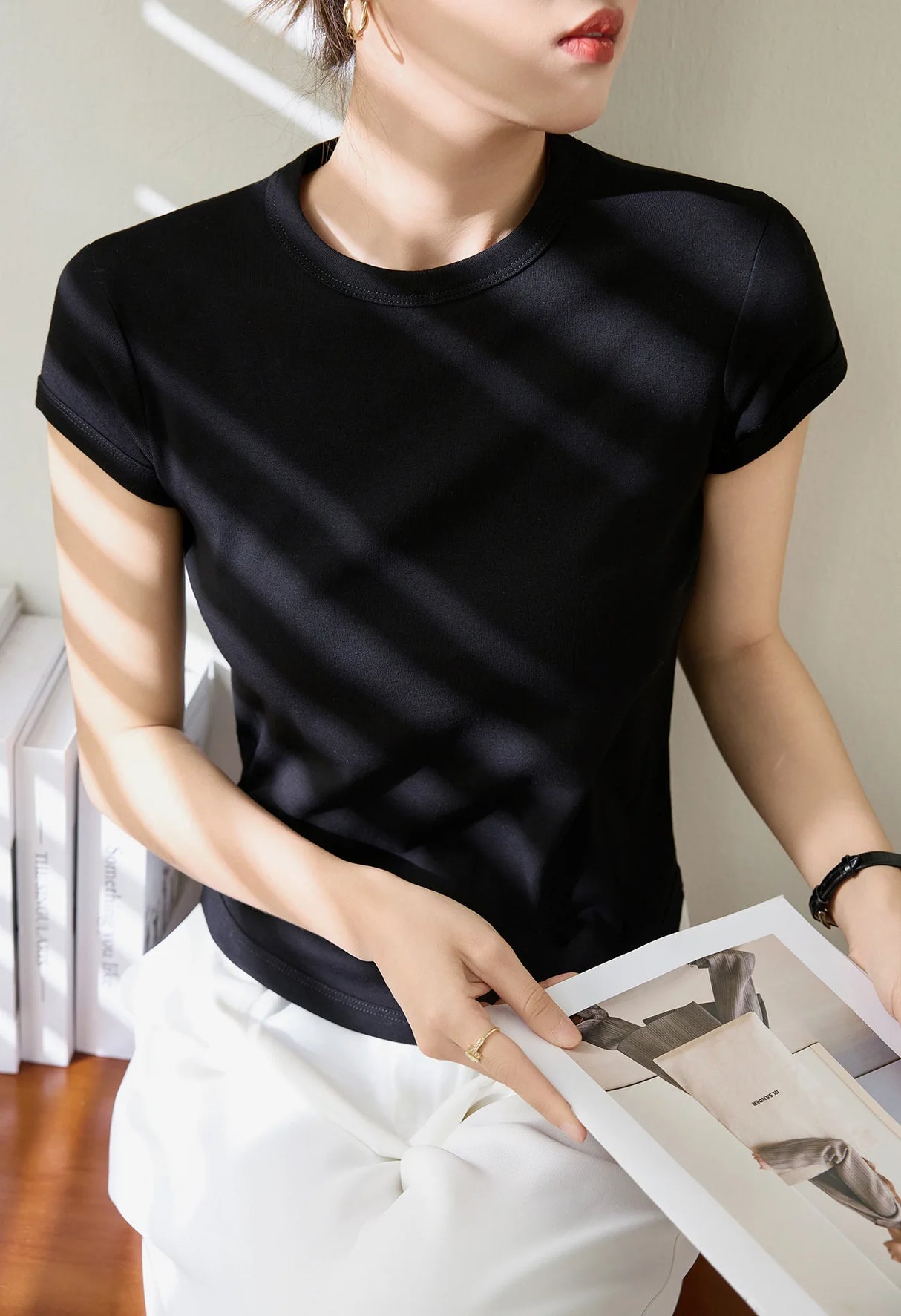 تي شيرت نسائي بطبعة ملونة