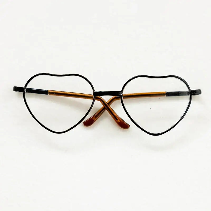 Heart-shaped baby glasses for newborn photography, colorful, unisex, perfect accessory for unique photo shoots.