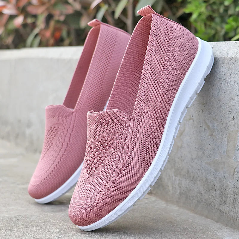 Old Beijing Women’s Cloth Shoes Soft Sole Flats