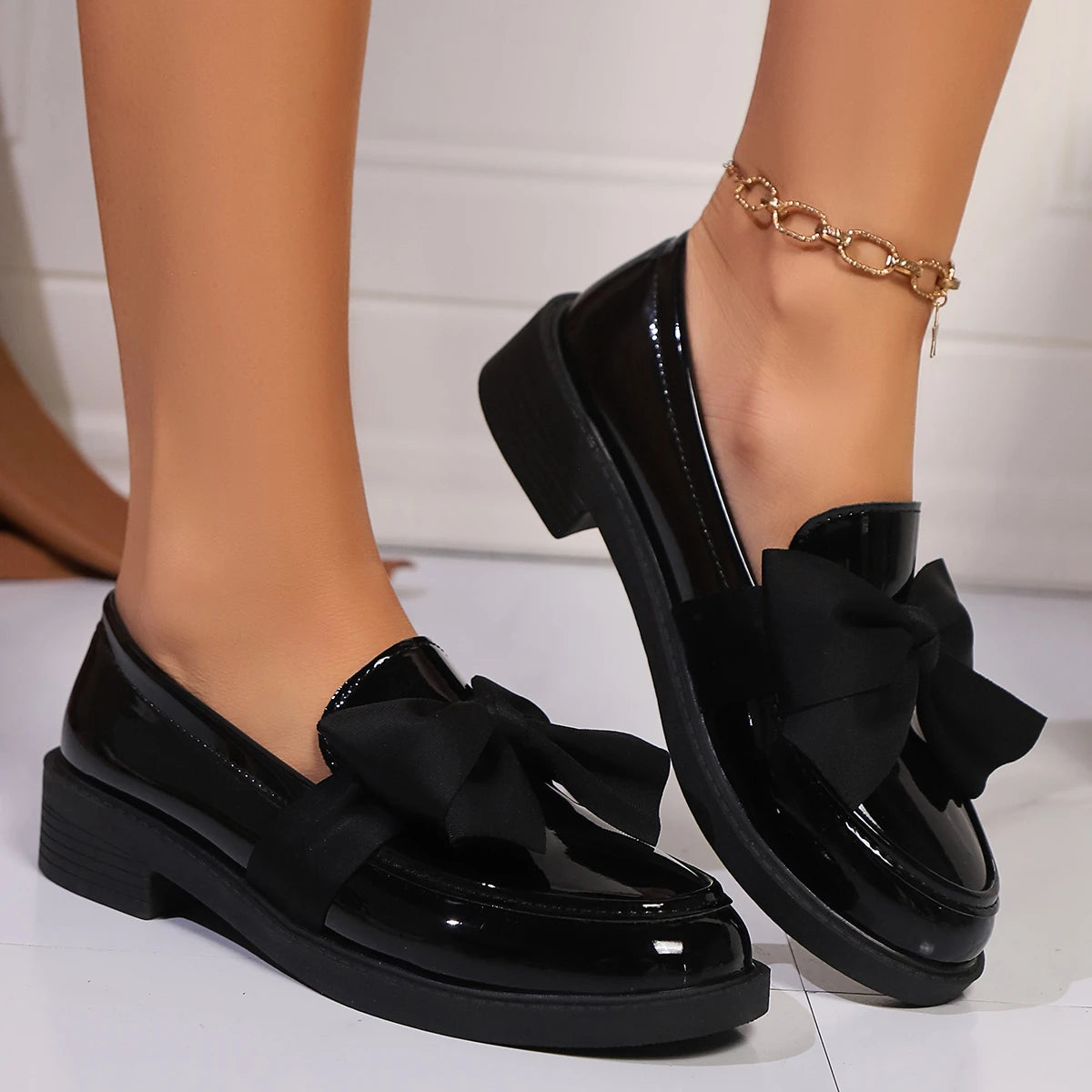 Women’s Bow Decor Leather Pointed Toe Loafers