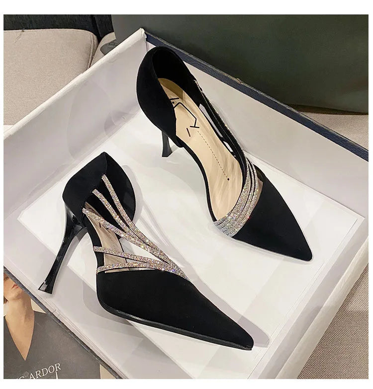 Autumn Evening Party Pumps – Nude, Black & Gold 2025