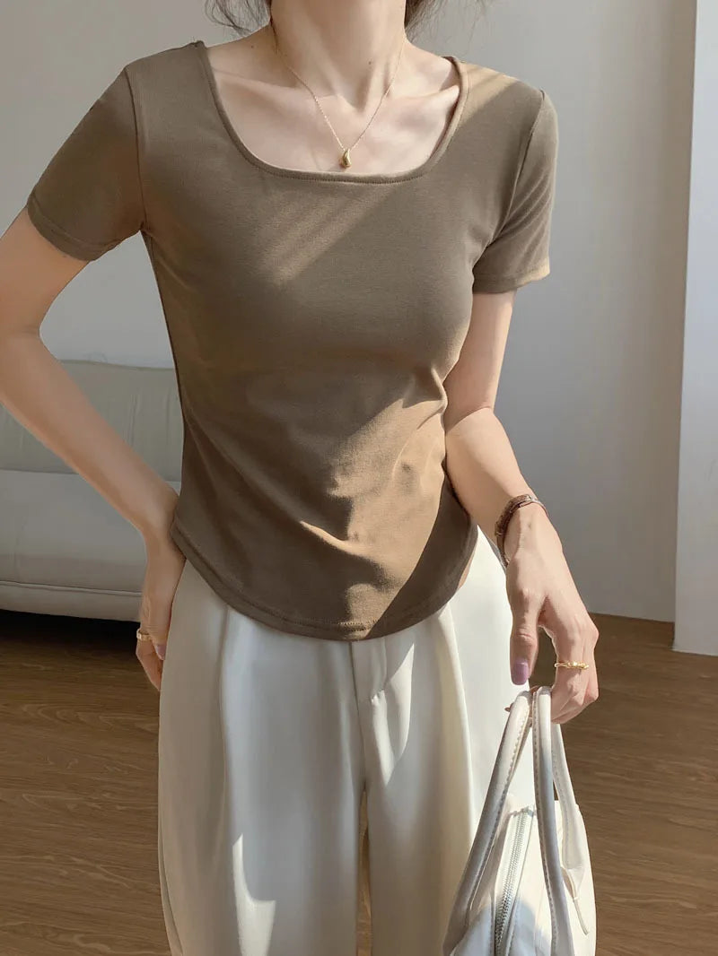 تي شيرت نسائي صيني بإبزيم