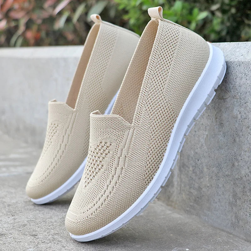 Old Beijing Women’s Cloth Shoes Soft Sole Flats